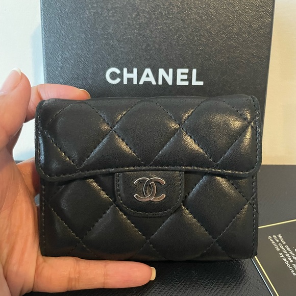 Chanel wallet/card holder - Picture 2 of 13